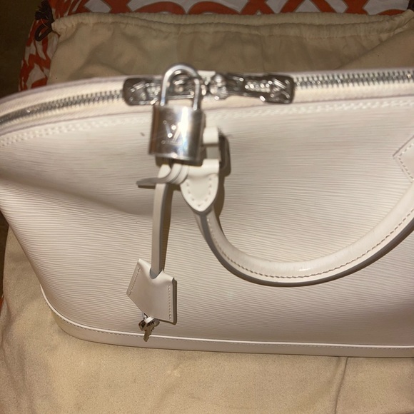 Authentic Louis Vuitton Alma Epi - Picture 8 of 8
